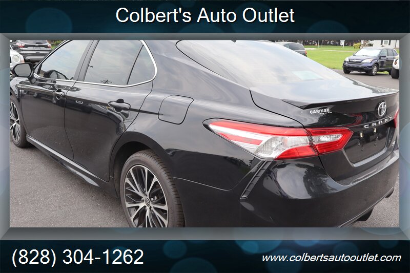 2020 Toyota Camry SE - Photo 5 - Hickory, NC 28601