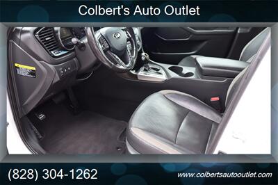 2013 Kia Optima Hybrid EX   - Photo 11 - Hickory, NC 28601
