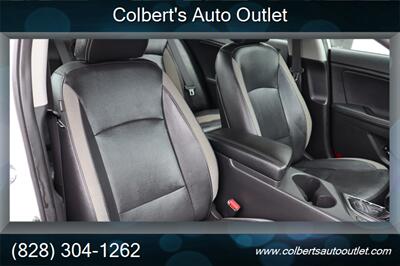2013 Kia Optima Hybrid EX   - Photo 20 - Hickory, NC 28601