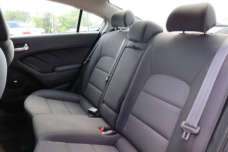2018 Kia Forte LX 4dr Sedan 6A - Photo 14 - Hickory, NC 28601