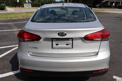2018 Kia Forte LX 4dr Sedan 6A - Photo 7 - Hickory, NC 28601