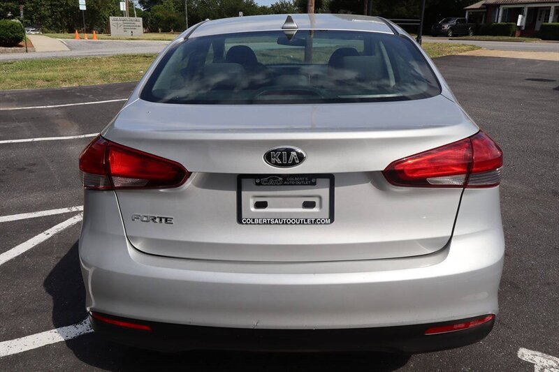 2018 Kia Forte LX 4dr Sedan 6A - Photo 7 - Hickory, NC 28601