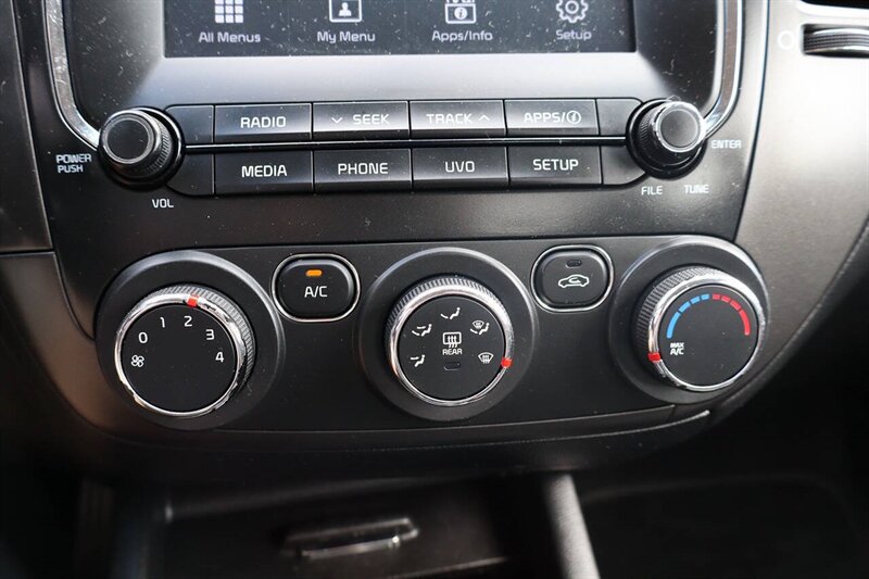 2018 Kia Forte LX 4dr Sedan 6A - Photo 26 - Hickory, NC 28601