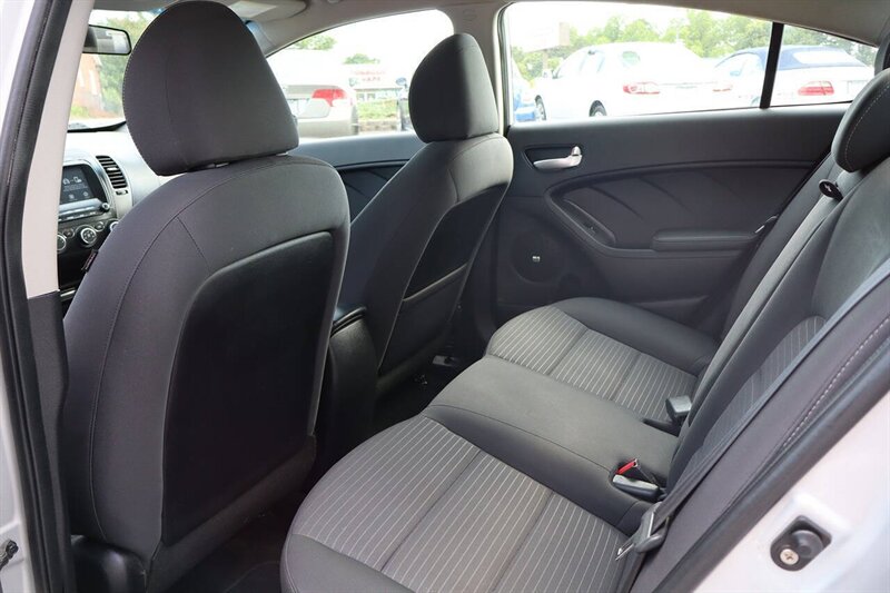 2018 Kia Forte LX 4dr Sedan 6A - Photo 13 - Hickory, NC 28601