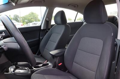 2018 Kia Forte LX 4dr Sedan 6A - Photo 12 - Hickory, NC 28601