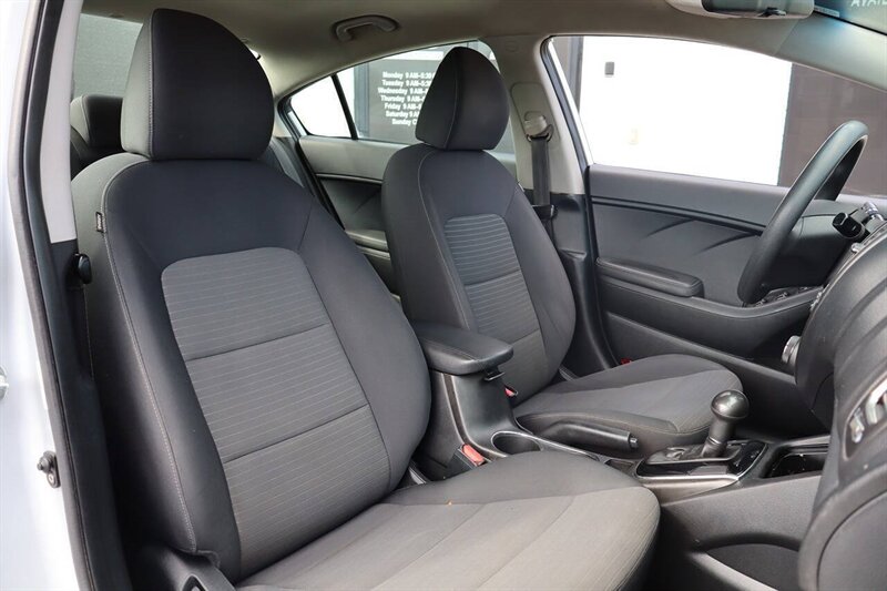 2018 Kia Forte LX 4dr Sedan 6A - Photo 19 - Hickory, NC 28601