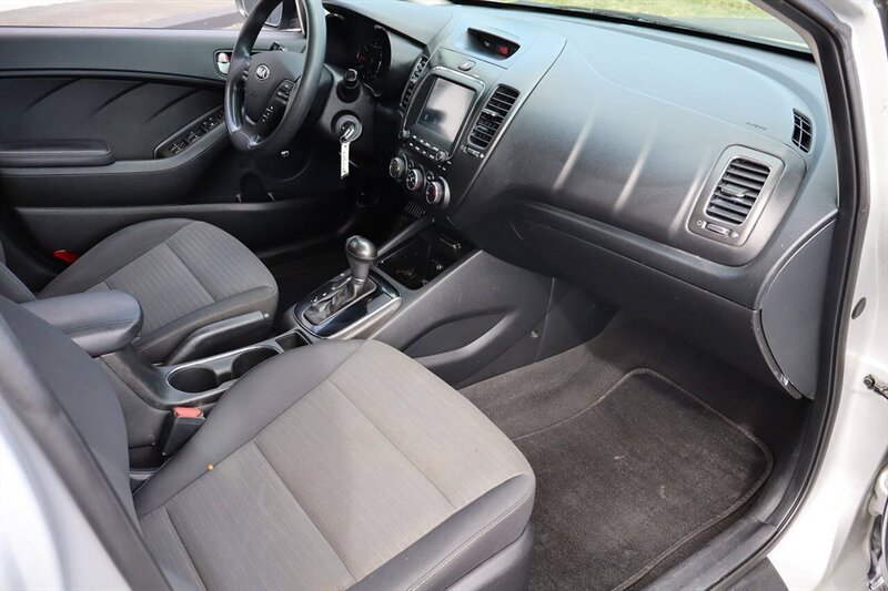 2018 Kia Forte LX 4dr Sedan 6A - Photo 18 - Hickory, NC 28601