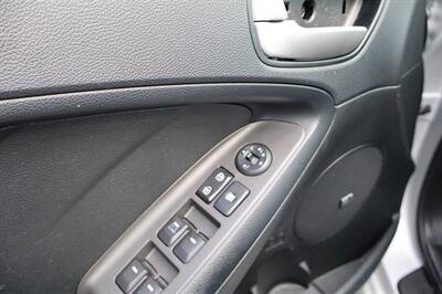 2018 Kia Forte LX 4dr Sedan 6A - Photo 20 - Hickory, NC 28601
