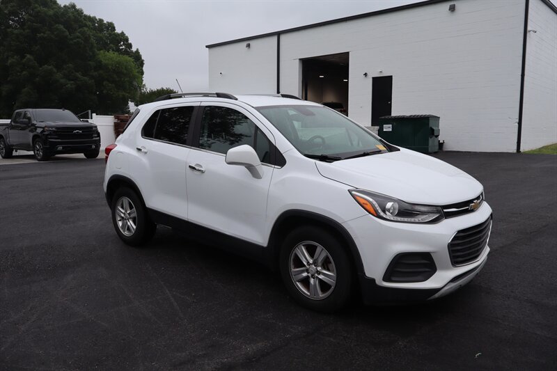 2019 Chevrolet Trax LT   - Photo 1 - Hickory, NC 28601