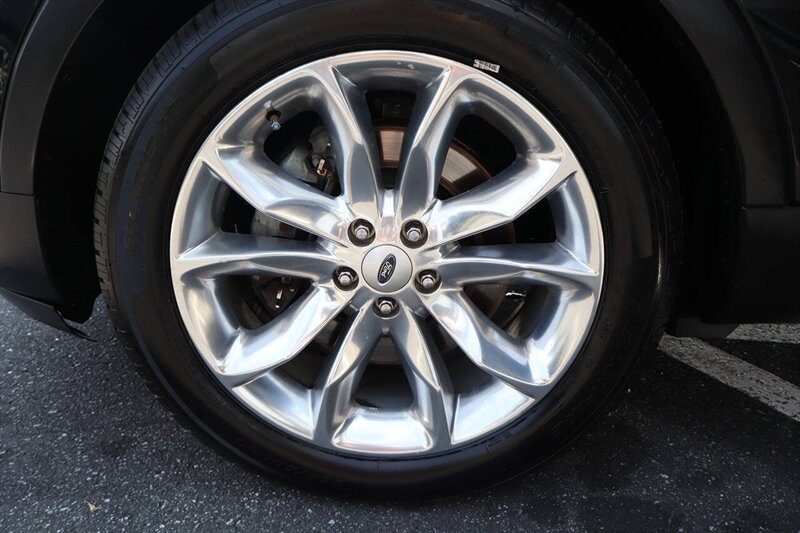 2014 Ford Explorer Limited 4dr SUV - Photo 12 - Hickory, NC 28601
