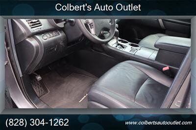 2012 Toyota Highlander SE   - Photo 11 - Hickory, NC 28601