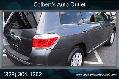 2012 Toyota Highlander SE   - Photo 8 - Hickory, NC 28601