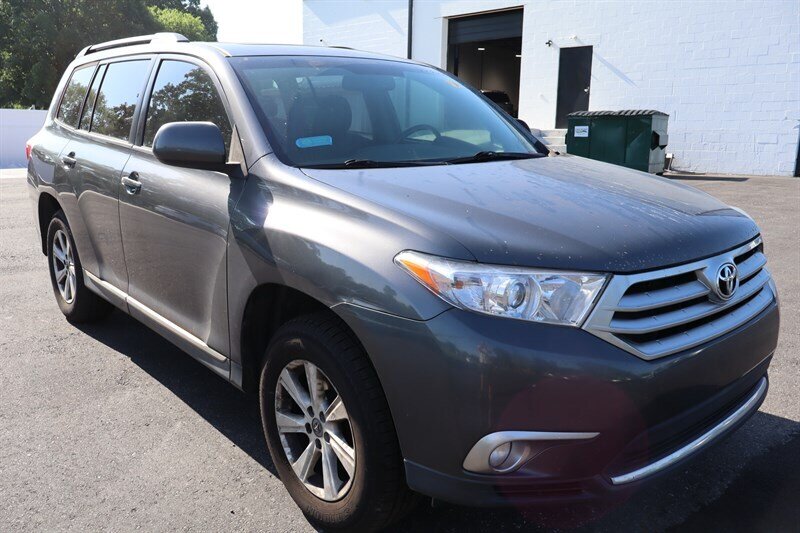 2012 Toyota Highlander SE - Photo 3 - Hickory, NC 28601