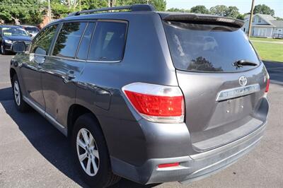 2012 Toyota Highlander SE - Photo 5 - Hickory, NC 28601