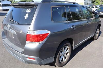 2012 Toyota Highlander SE - Photo 6 - Hickory, NC 28601