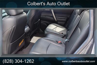 2012 Toyota Highlander SE   - Photo 13 - Hickory, NC 28601
