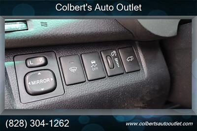 2012 Toyota Highlander SE   - Photo 22 - Hickory, NC 28601
