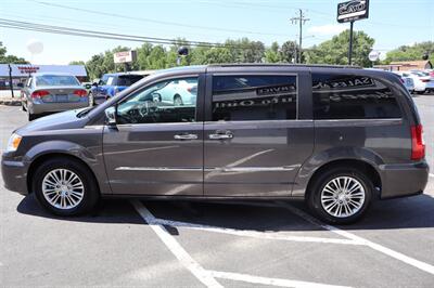 2015 Chrysler Town & Country Touring-L   - Photo 5 - Hickory, NC 28601