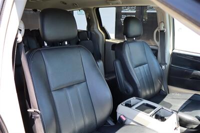 2015 Chrysler Town & Country Touring-L   - Photo 18 - Hickory, NC 28601