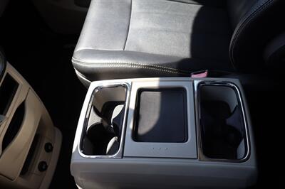2015 Chrysler Town & Country Touring-L   - Photo 24 - Hickory, NC 28601