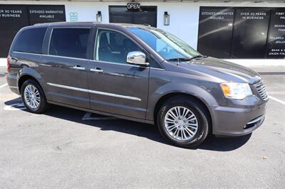 2015 Chrysler Town & Country Touring-L   - Photo 1 - Hickory, NC 28601