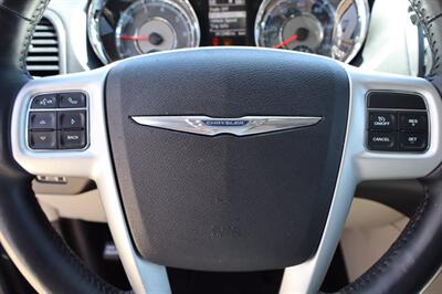 2015 Chrysler Town & Country Touring-L   - Photo 20 - Hickory, NC 28601