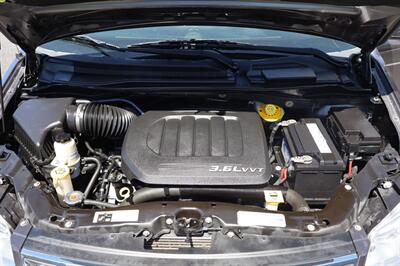 2015 Chrysler Town & Country Touring-L   - Photo 10 - Hickory, NC 28601