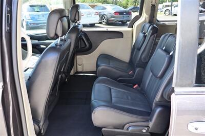 2015 Chrysler Town & Country Touring-L   - Photo 13 - Hickory, NC 28601
