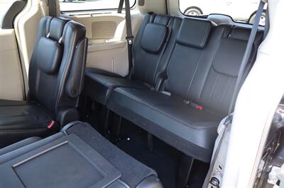 2015 Chrysler Town & Country Touring-L   - Photo 14 - Hickory, NC 28601