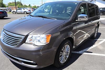 2015 Chrysler Town & Country Touring-L   - Photo 4 - Hickory, NC 28601