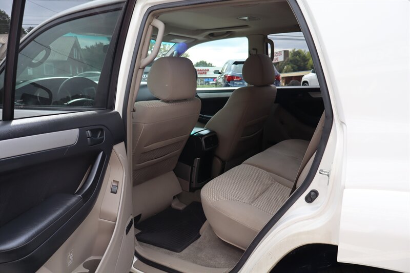 2009 Toyota 4Runner SR5 - Photo 19 - Hickory, NC 28601