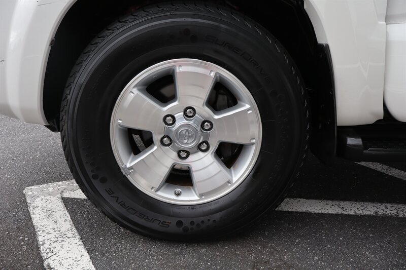 2009 Toyota 4Runner SR5 - Photo 11 - Hickory, NC 28601