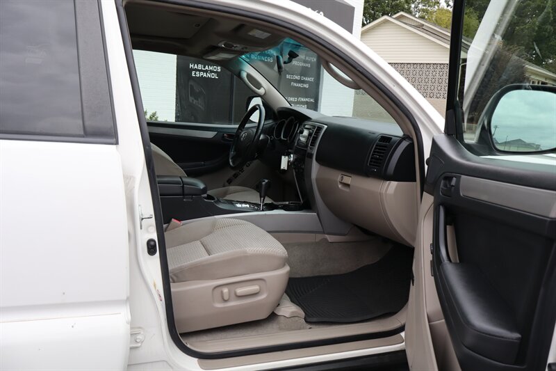 2009 Toyota 4Runner SR5 - Photo 14 - Hickory, NC 28601