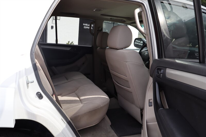 2009 Toyota 4Runner SR5 - Photo 16 - Hickory, NC 28601
