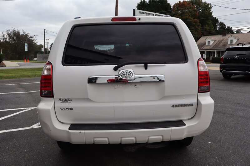 2009 Toyota 4Runner SR5 - Photo 6 - Hickory, NC 28601