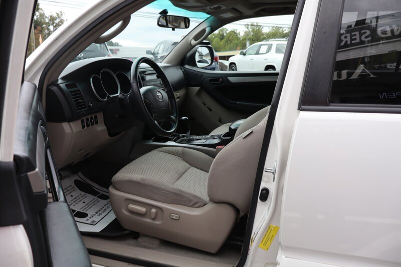 2009 Toyota 4Runner SR5 - Photo 12 - Hickory, NC 28601