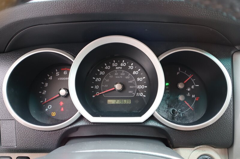 2009 Toyota 4Runner SR5 - Photo 32 - Hickory, NC 28601