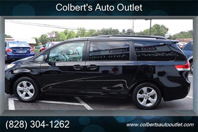 2011 Toyota Sienna LE 8-Passenger - Photo 7 - Hickory, NC 28601