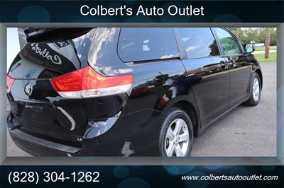 2011 Toyota Sienna LE 8-Passenger - Photo 4 - Hickory, NC 28601
