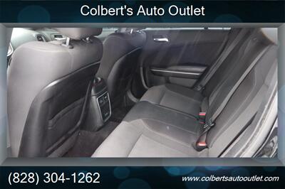 2019 Dodge Charger SXT - Photo 8 - Hickory, NC 28601