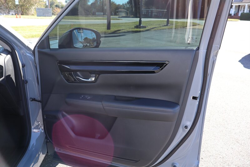 2025 Honda CR-V EX-L - Photo 12 - Hickory, NC 28601