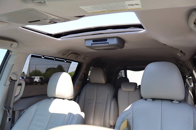 2012 Toyota Sienna LE 8 Passenger 4dr Mini Van V6 - Photo 30 - Hickory, NC 28601