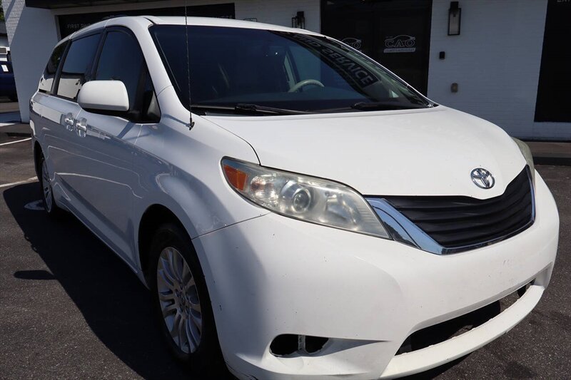 2012 Toyota Sienna LE 8 Passenger 4dr Mini Van V6 - Photo 2 - Hickory, NC 28601