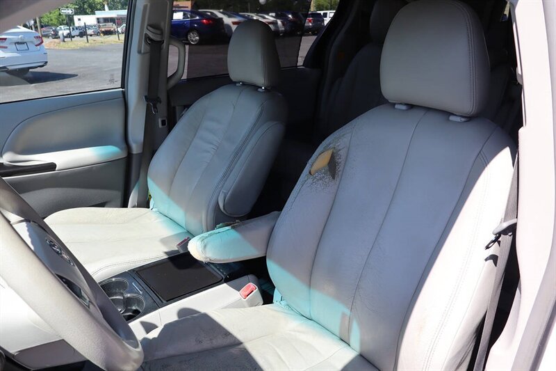 2012 Toyota Sienna LE 8 Passenger 4dr Mini Van V6 - Photo 12 - Hickory, NC 28601