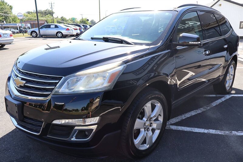 2017 Chevrolet Traverse LT 4dr SUV w/1LT - Photo 5 - Hickory, NC 28601