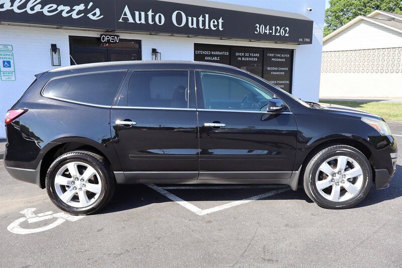 2017 Chevrolet Traverse LT 4dr SUV w/1LT - Photo 10 - Hickory, NC 28601