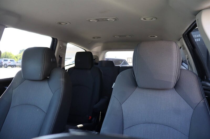 2017 Chevrolet Traverse LT 4dr SUV w/1LT - Photo 31 - Hickory, NC 28601