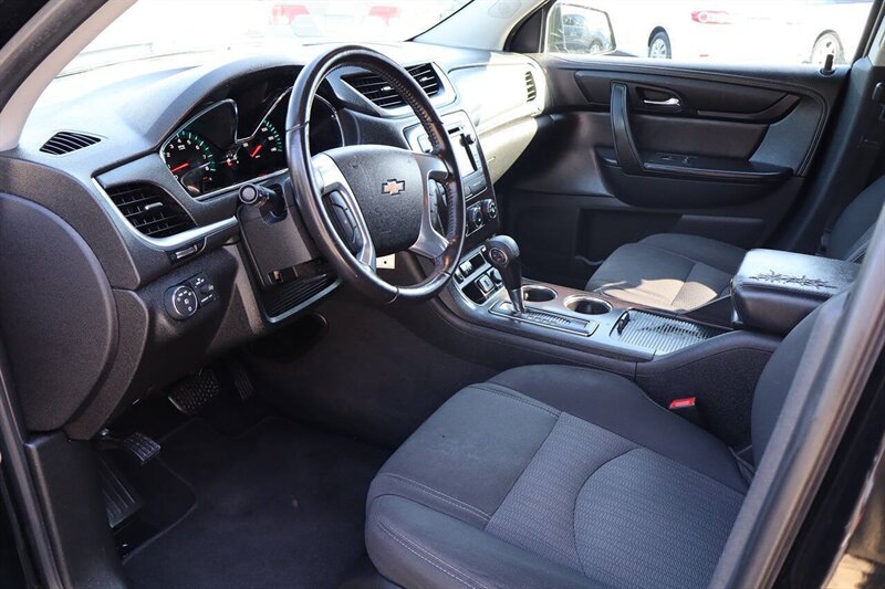 2017 Chevrolet Traverse LT 4dr SUV w/1LT - Photo 12 - Hickory, NC 28601
