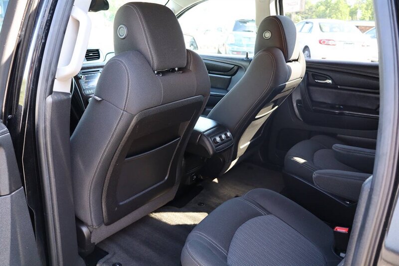 2017 Chevrolet Traverse LT 4dr SUV w/1LT - Photo 14 - Hickory, NC 28601
