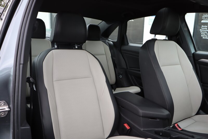 2019 Volkswagen Jetta R-Line - Photo 18 - Hickory, NC 28601